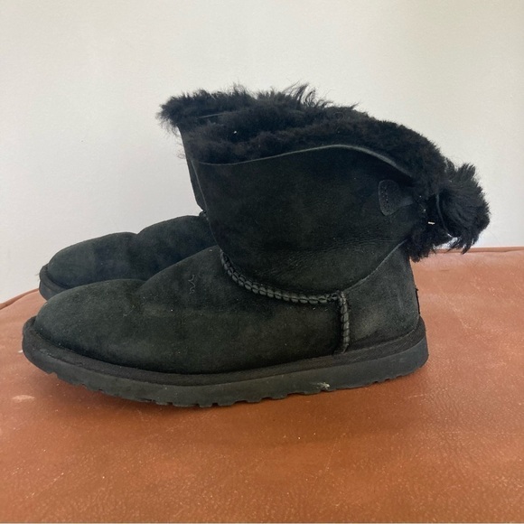 UGG | Bailey Mini Low Top Short Sheepskin Shearling Wool Bow Ankle Boot - Picture 2 of 8